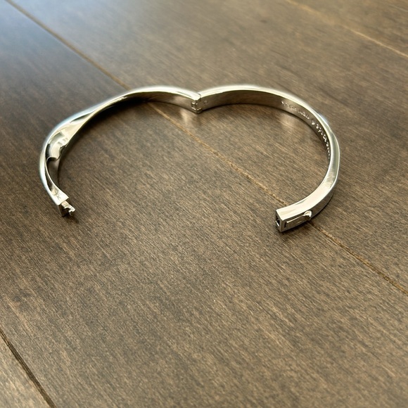 KATE SPADE Do The Twist Pave Hinged Bangle Bracelet, Silver Designer Jewellery - Picture 5 of 5